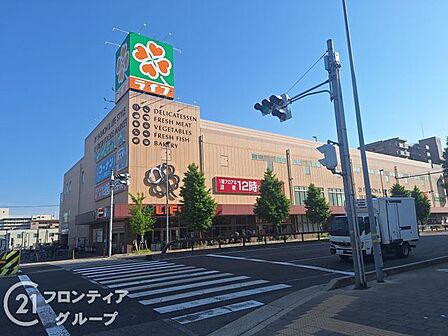 ライフ本山店 徒歩9分。 710m
