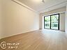 寝室：住まい選びは、価格や立地だけでなく、将来の暮らし方まで含めて考えることが大切です。今の段階で気になっていることを、まずスタッフに話してみてください