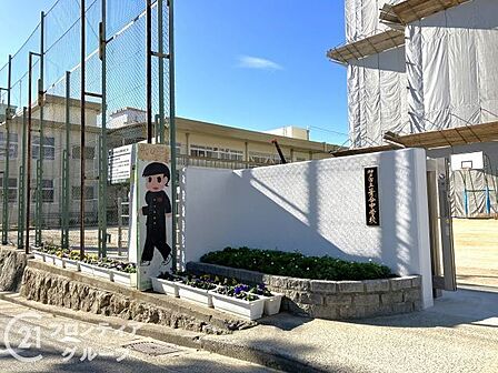 神戸市立葺合中学校 徒歩12分。 930m