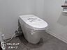 トイレ：スタイリッシュなデザインのトイレで、気分もリフレッシュ。おしゃれなトイレで、インテリアとしても楽しめます