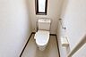 トイレ：清潔感のあるトイレ空間。
