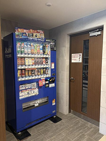 敷地内に自動販売機を設置。ちょっとした買い忘れや急な飲み物にも便利です。