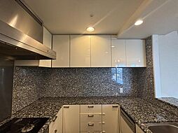 リフォーム前。キッチン新規交換予定です。