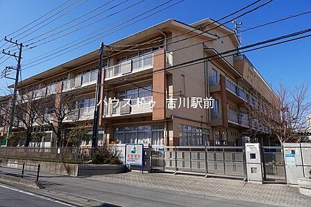 三郷市立新和小学校 650m