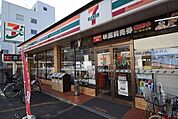 セブンイレブンさいたま大宮氷川参道店 373m