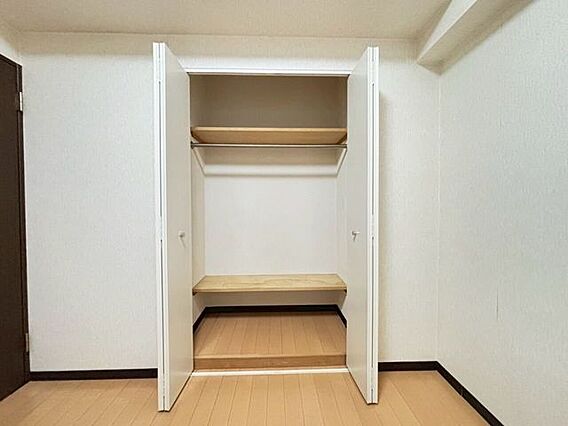 クローゼットで...