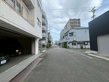 前面道路になります。