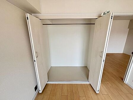 約6帖洋室収納クローゼットタイプの収納です。