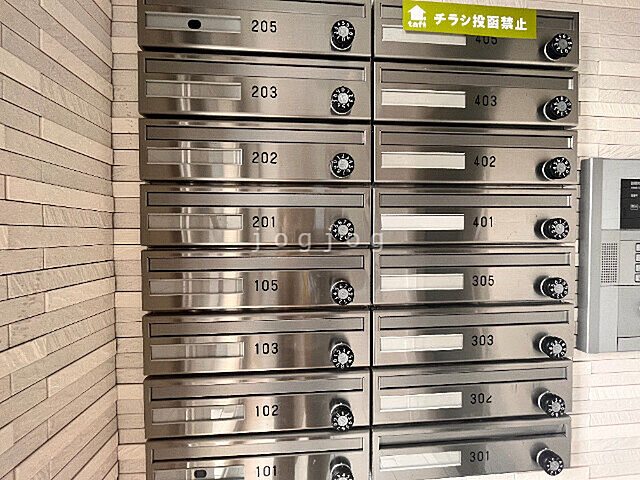 4 / 7