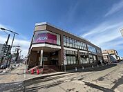 イオン南平岸店 65m