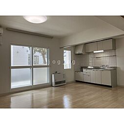 ラーク月寒 103 1階3LDKのリビング/ダイニング