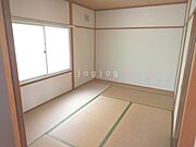 明るい和室。