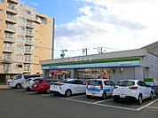 ファミリーマート札幌月寒東5条11丁目店 84m