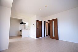 メゾングラシア 105 1階4LDKのリビング/ダイニング