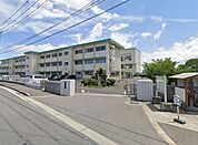 佐賀市立西与賀小学校 徒歩20分。 1580m