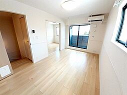 ペニ−レイン　I 2階2LDKのリビング/ダイニング