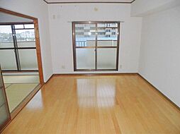 フレンドリー雅 4階3LDKのリビング/ダイニング