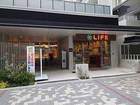 ライフ池袋三丁目店 徒歩3分。 180m
