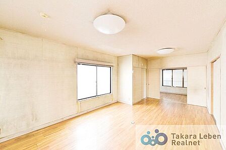 LDK15帖。程よい広さで居心地がよく、家族みんながリラックスできる空間を提供します。
