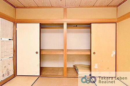 大容量の押し入れを2つ設置。お布団やアルバムなどもスッキリ収納できます。