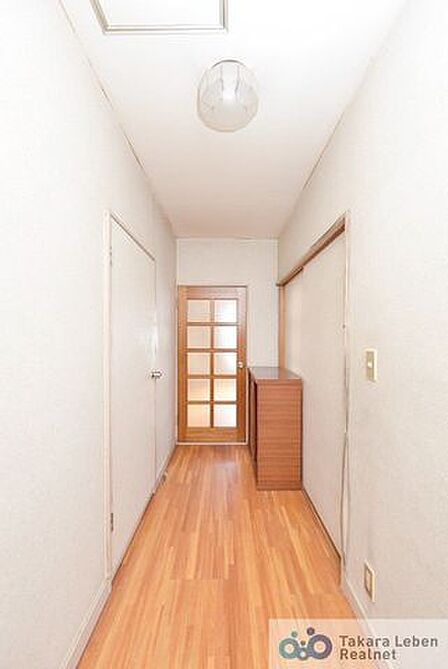 落ち着いた雰囲気の廊下部分