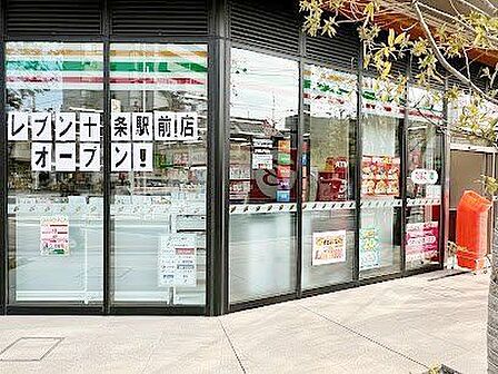 セブンイレブン十条駅前店 徒歩0分。 1m
