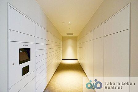 不在時の荷物の受け取りに便利な宅配ボックス。再配達依頼時の休日の時間の拘束から解放されます。