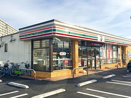 セブンイレブン三郷駒形店 徒歩9分。 700m