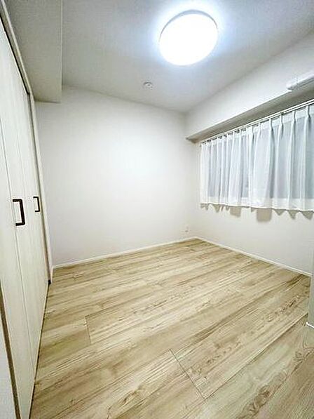 洋室4.25帖。お子さまのお部屋や、集中して作業をする際のお部屋など、様々な用途での使用が期待できます。