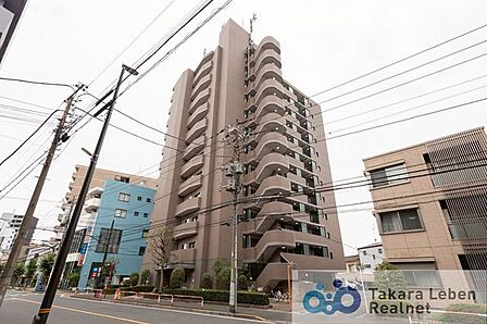 東南向き角住戸につき日当たり通風良好。リビングダイニングの様子が見えるカウンターキッチン