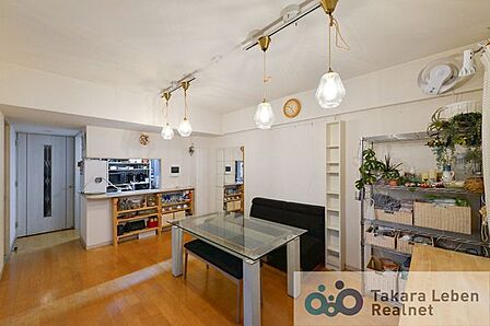 わが家にいる時間を、もっと自分らしく深めたくなる、居心地の良い空間です。ひとり静かに読書や趣味に没頭できそう。