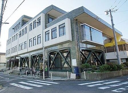葛飾区立お花茶屋図書館 徒歩9分。 660m