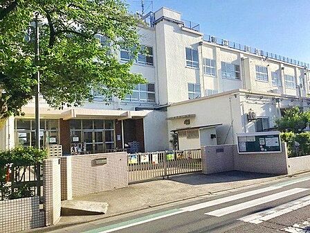 足立区立栗原小学校 徒歩10分。 800m