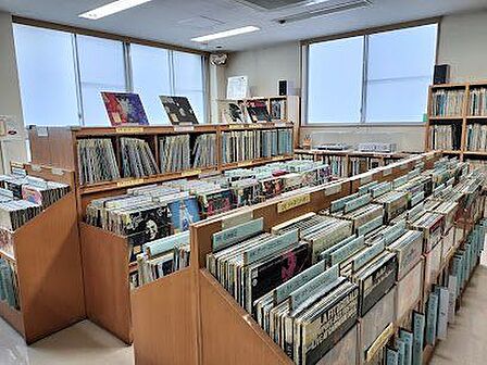 文京区立小石川図書館 徒歩12分。 890m