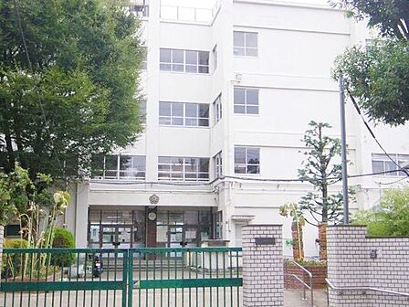 足立区立辰沼小学校 徒歩5分。 370m