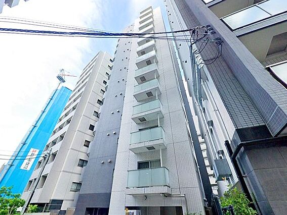 街に馴染みつつ...