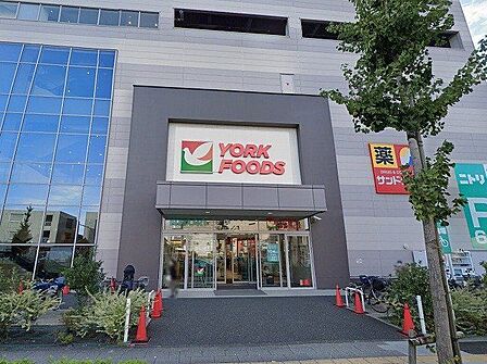 ヨークフーズ梅島店 徒歩6分。 480m