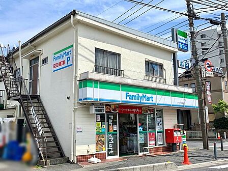 ファミリーマートアイダ八潮店 徒歩6分。 480m