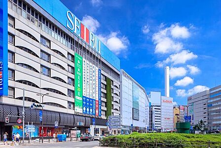 西武池袋本店 徒歩5分。 370m