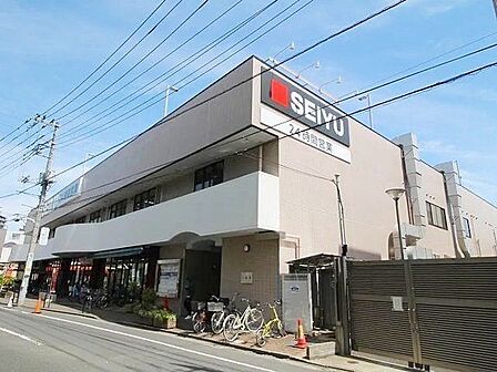 西友北綾瀬店 徒歩12分。 900m