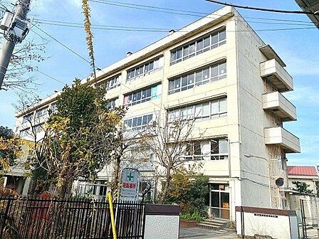 草加市立花栗中学校 徒歩13分。 1020m