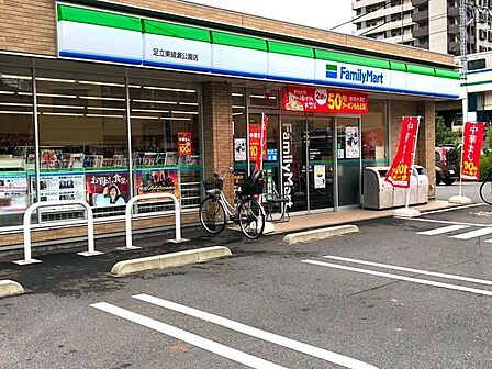 ファミリーマート足立東綾瀬公園店 徒歩2分。 160m