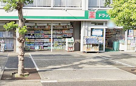 ドラッグセイムス足立五反野店 徒歩7分。 550m
