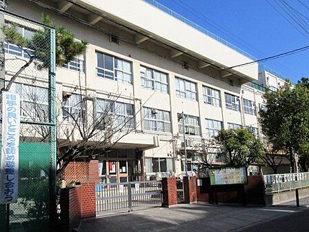 足立区立谷中中学校 徒歩4分。 310m