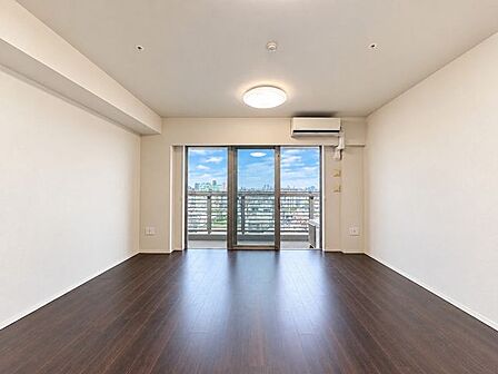 リビングダイニング12帖 ※掲載画像はバーチャルステージングによるイメージ画像で。リフォーム前の写真となります。