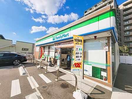 ファミリーマート 豊中少路二丁目店 990m