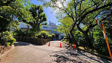 豊中市立上野小学校 1090m