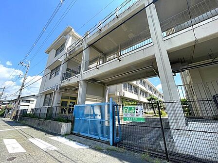 豊中市立蛍池小学校 380m