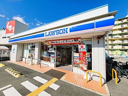 ローソン 東豊中町五丁目店 390m