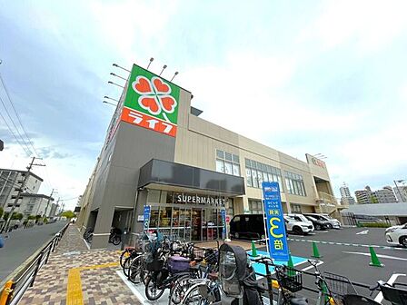 ライフ 緑地公園店 1020m